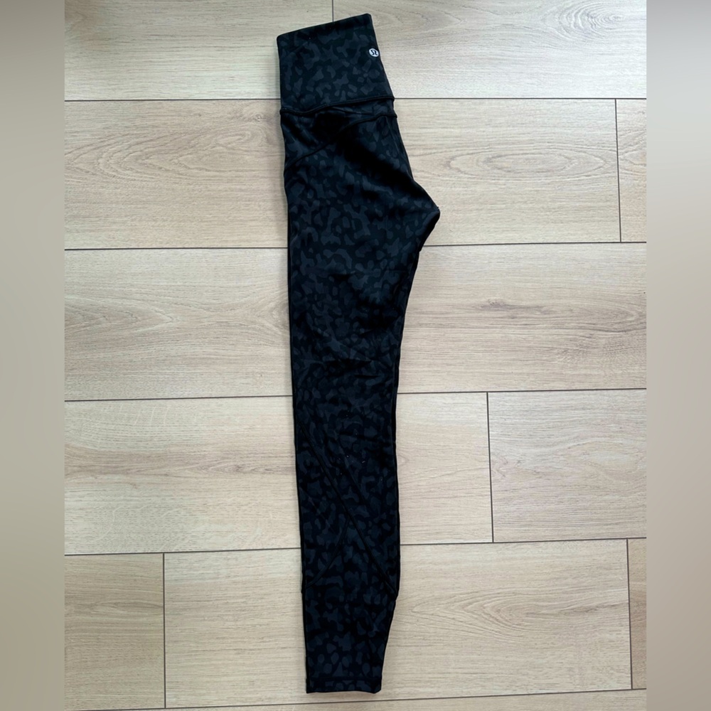 Lululemon Wunder Train w/ Pockets. Size 2. 25” leg length. 🖤 - Picture 2 of 3